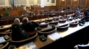 Родните депутати не са склонни да си намалят заплатите