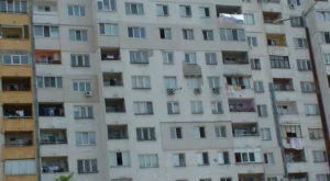 Инсталират фотоволтаични панели върху панелките