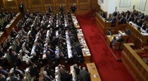 Депутатите си замразиха заплатите