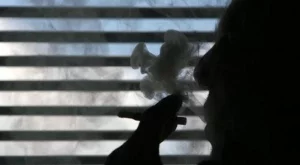Забраната за пушене на закрито мина на първо четене