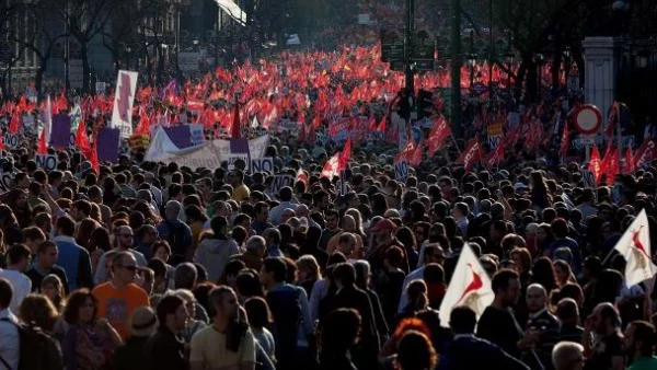 Първомайските демонстрации в Европа под знака на кризата