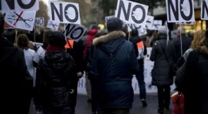 Испания получава 100 млрд. евро, отрича да e като Гърция