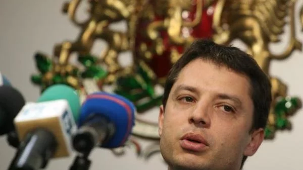 Добрев: Възможно е да няма поскъпване на газа