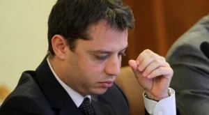 Добрев: Масовият бензин няма да мине 3 лева