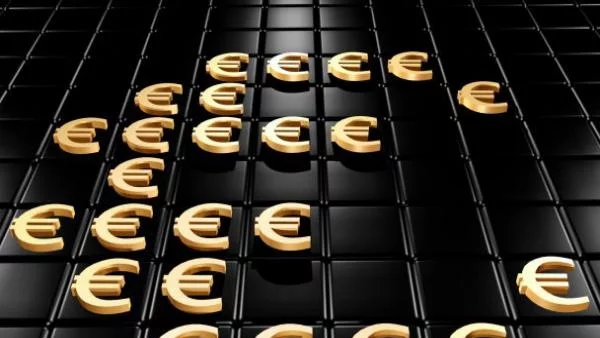 Еврото отново атакува долара

 