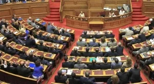Гърция гласува нови мерки за икономии