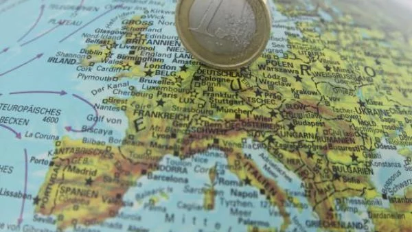 Еврото достигна четиримесечно дъно спрямо долара