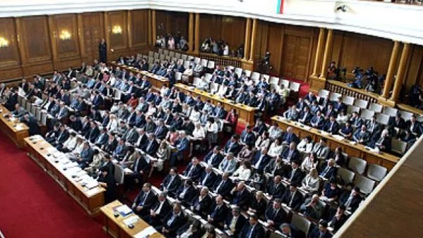 Фирмите плащат по-ниски данъци, ако дават стипендии на учащи