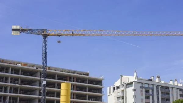 Строителството и промишлеността със спад, търговията расте