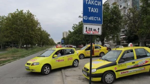 Държавата губи 350 000 лв. на ден заради таксита