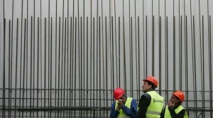 Строителната продукция отново се свива, ръст при търговията на дребно
