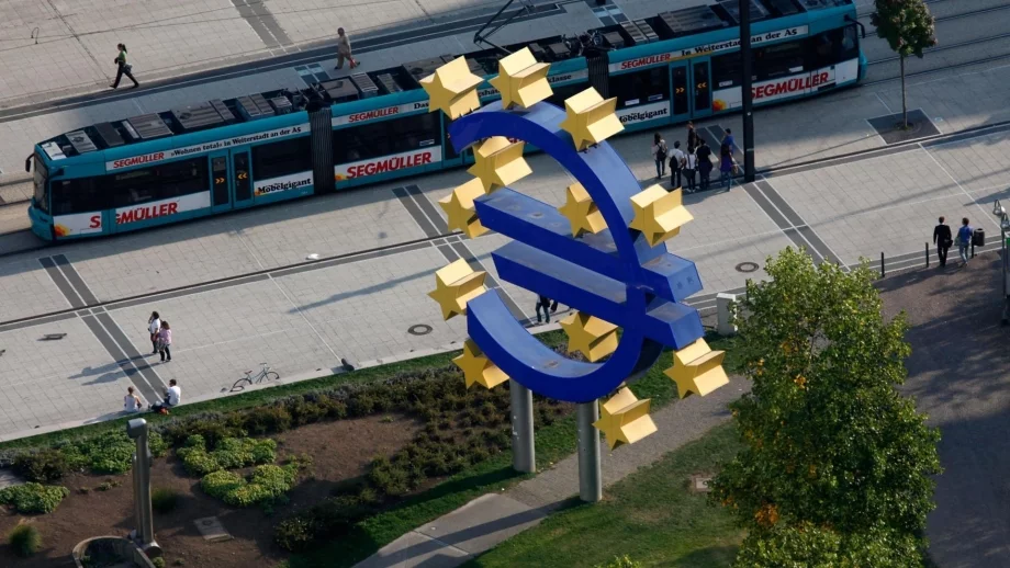 Reuters: ЕЦБ може да намали лихвите до края на септември