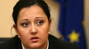 Павлова: Ще построим 340 км нови пътища през тази година