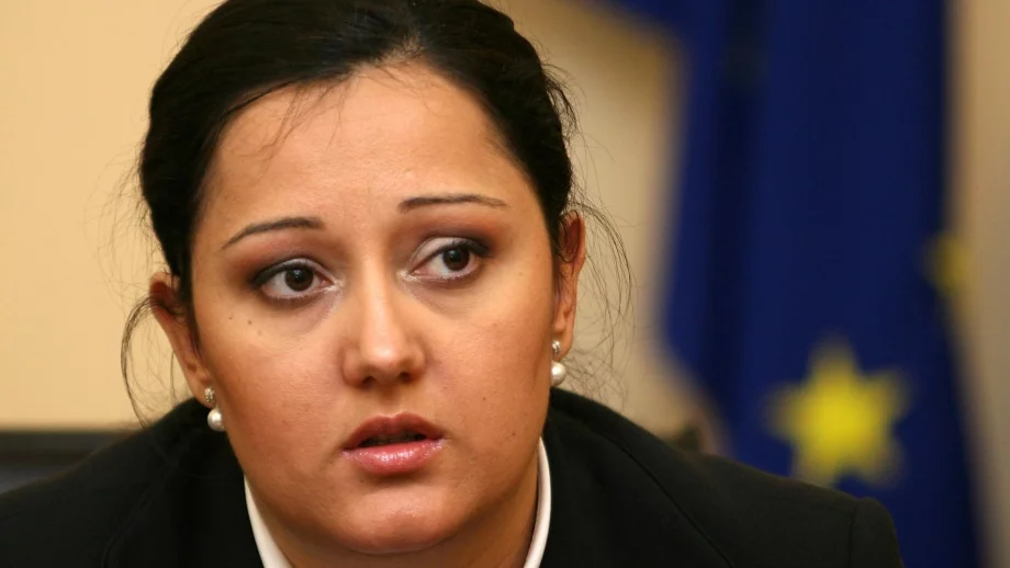 Павлова: Ще построим 340 км нови пътища през тази година