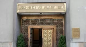 Икономист за данък свръхпечалба: С едната ръка даваш пари от бюджета, с другата взимаш