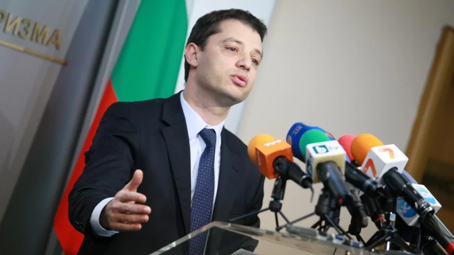 Поискаха имунитета на Добрев заради престъпление, свързано с АЕЦ "Белене"