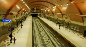 Пътуваме с метро до летището от началото на април 