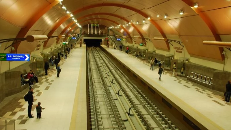 Пътуваме с метро до летището от началото на април 