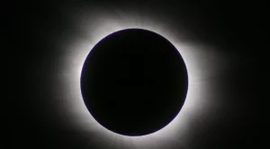 Ето къде да гледате пълното слънчево затъмнение на живо
