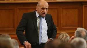 Дончев: Няма изкуствено задържане на цената на тока 