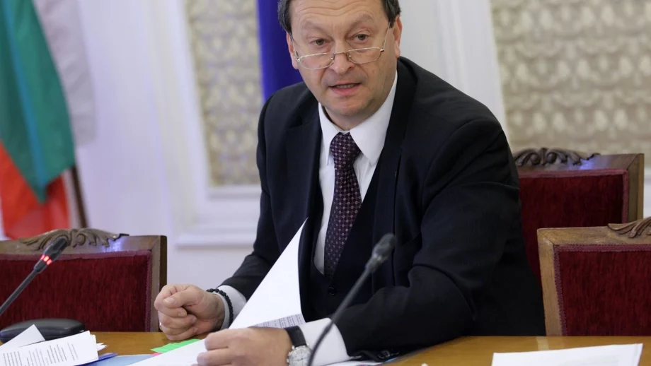 Нито ГЕРБ, нито БСП стои зад сделката с ЧЕЗ, заяви Ерменков