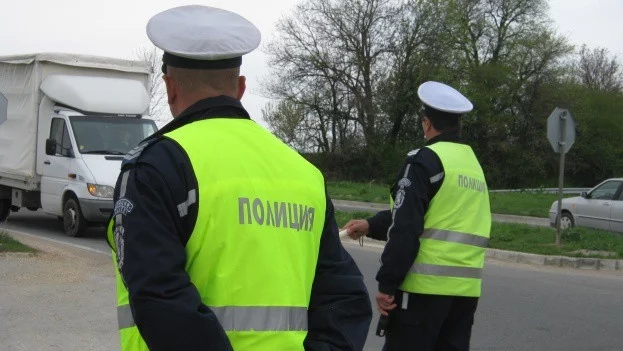 КАТ ще връчва фишове и на пътниците в колите 
