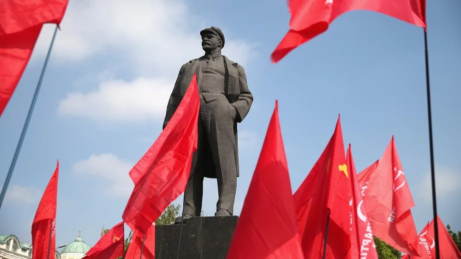 Лъжите за Октомврийската революция 