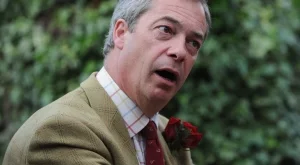 Фараж зове за твърд Brexit, ако не се постигне сделка за финансовите услуги