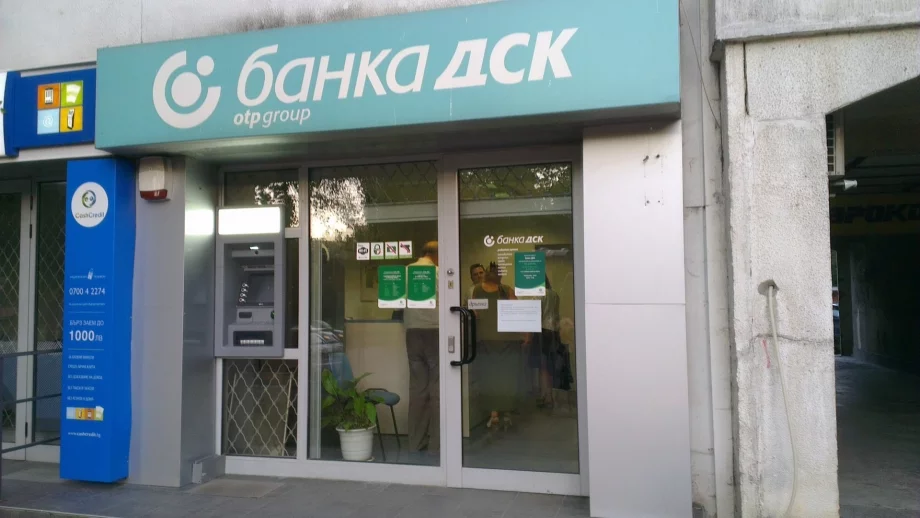 Банките продължават да трупат печалби, ДСК е първенец