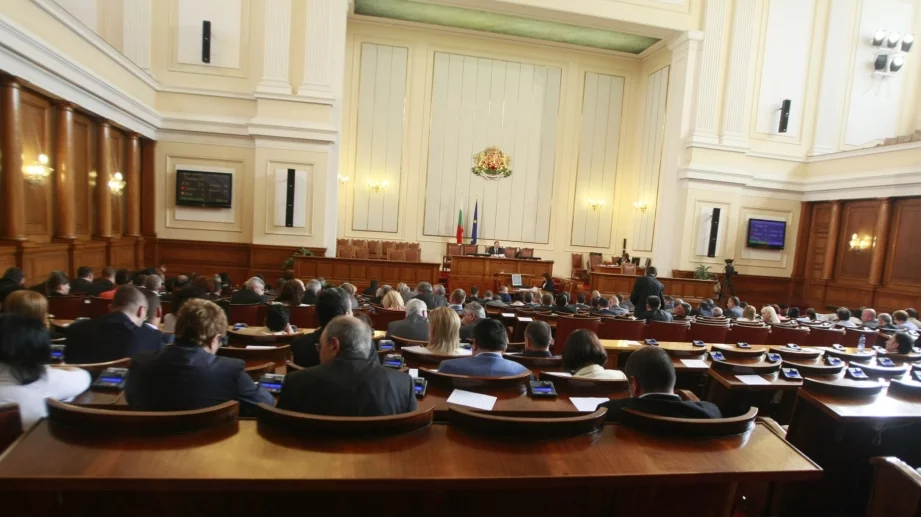 Парламентът ратифицира договора за заем от 1,5 млрд.евро 