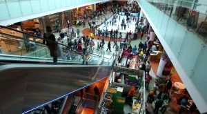 Данъчни влизат на проверки в моловете 