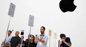Apple е първата компания, чиято стойност надхвърли 700 млрд.долара 