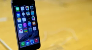 Продажбите на iPhone намаляват драстично 