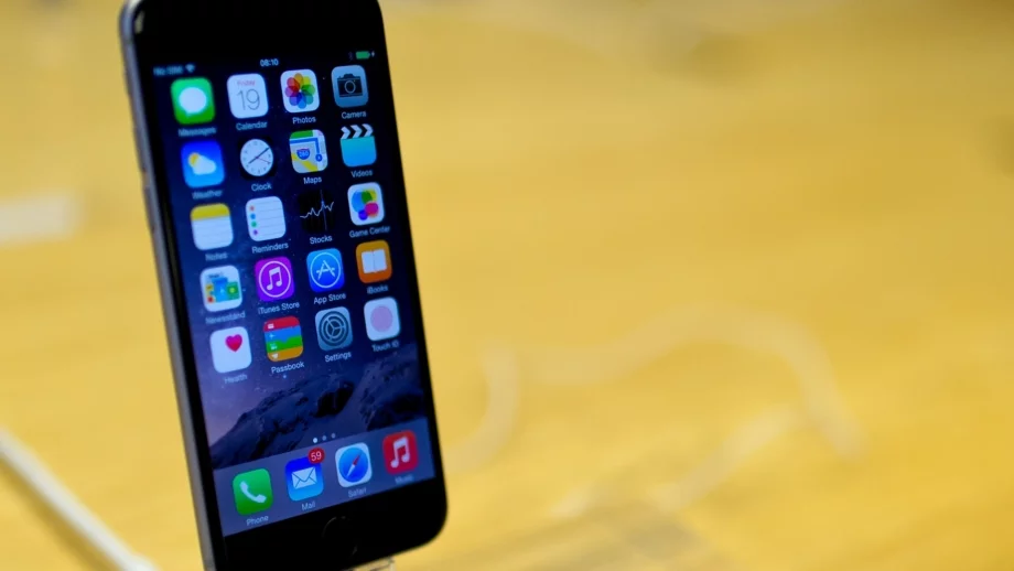 Продажбите на iPhone намаляват драстично 