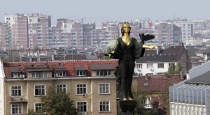 Анализ: Стабилна България сред нестабилна обстановка и растеж от 2%
