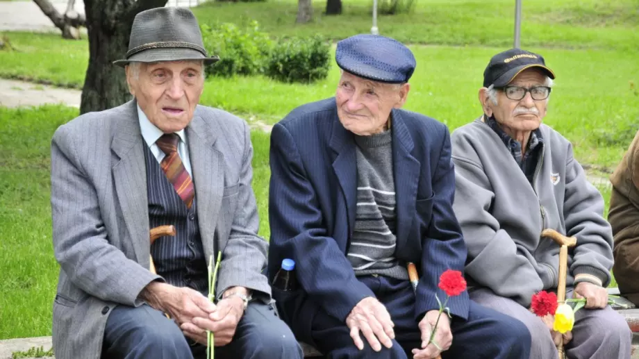 Кога ще плащат пенсиите за февруари