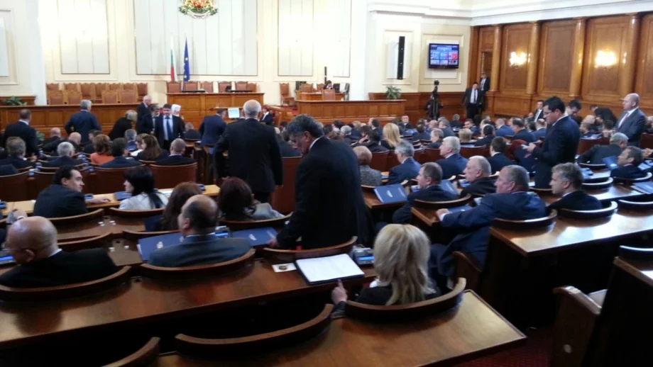 Депутатите одобриха влизането на временен синдик в КТБ  