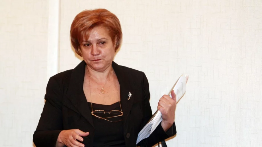 Стоянова: Няма клин между НОИ и частните фондове 