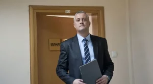 Лукарски защити новия дълг 