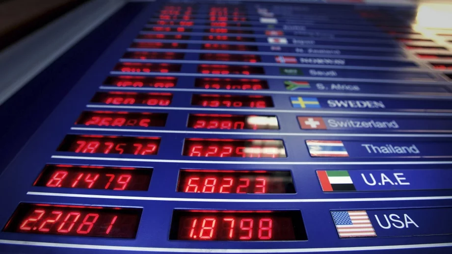 Юанът реализира най-голямата си загуба от 1994 досега