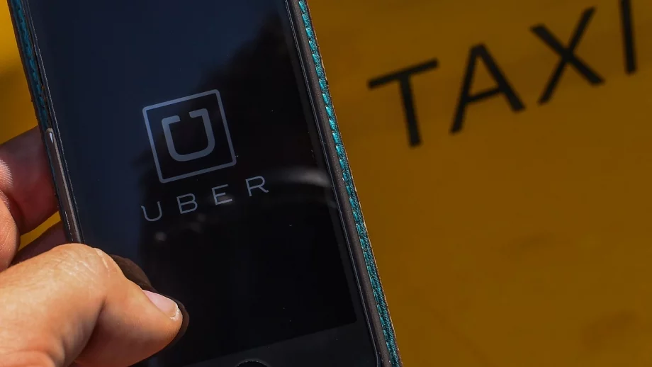 САЩ забраниха на Uber да тества самоуправляващи се коли на пътя 