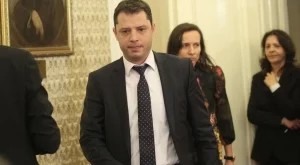 Добрев твърди, че плаща 1200 лева наем на фирмата на майка си
