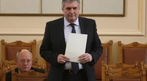 Калфин: Жените са по-склонни да приемат нископлатена работа 