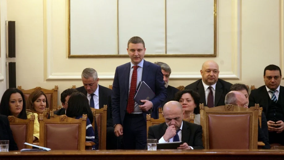 Дългът се прие, след като АБВ и ДПС обърнаха палачинката 