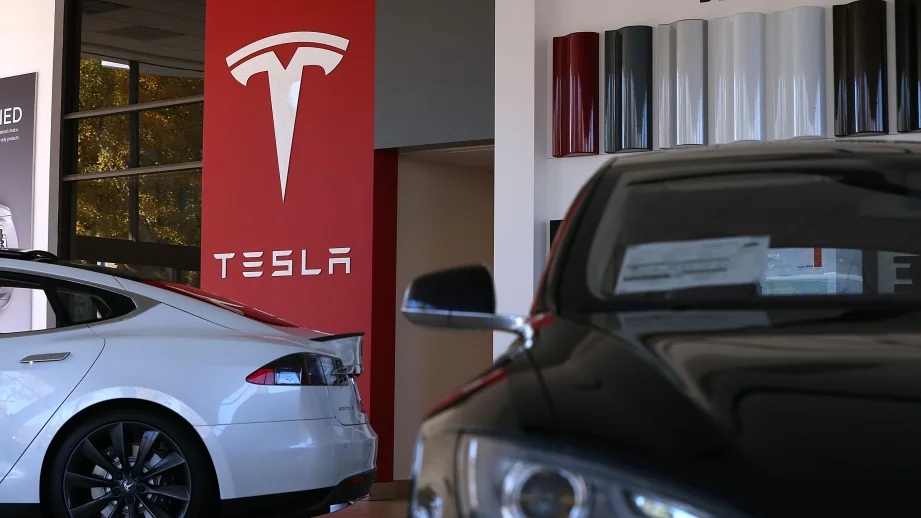 Човек загина, изпробвайки самоуправляващата се кола на Tesla 
