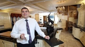 Стив Смит - милионерът, който живее с по 10 паунда на ден 