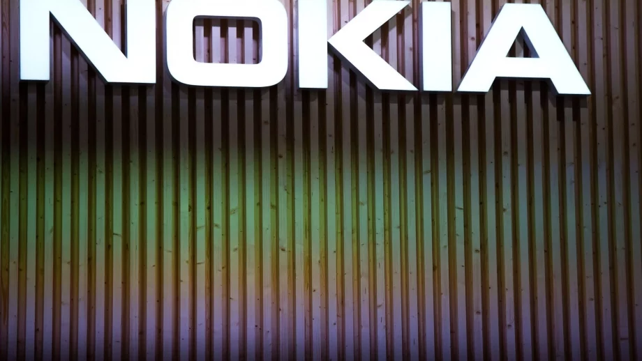 Nokia преговаря за закупуването на Alcatel-Lucent 