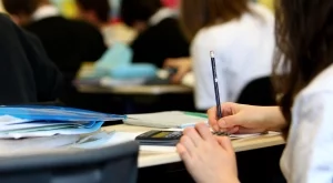 Парите за образование всяка година трябва да са поне колкото през предходната, реши НС