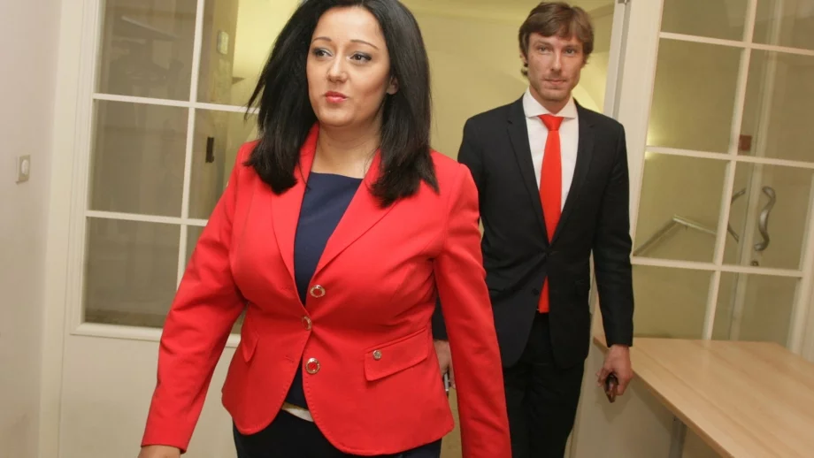 Павлова: Засега няма да има санкции за сгради без технически паспорт