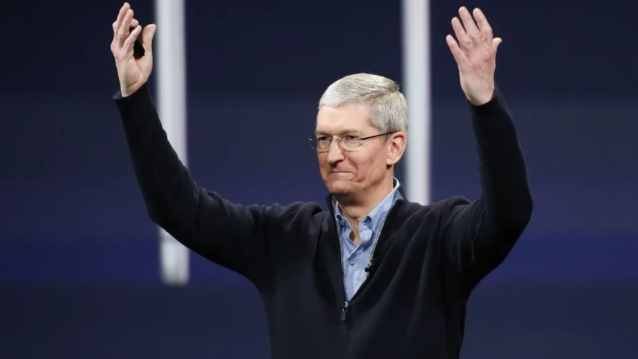 Шефът на Apple остро разкритикува политиките на Google и Facebook